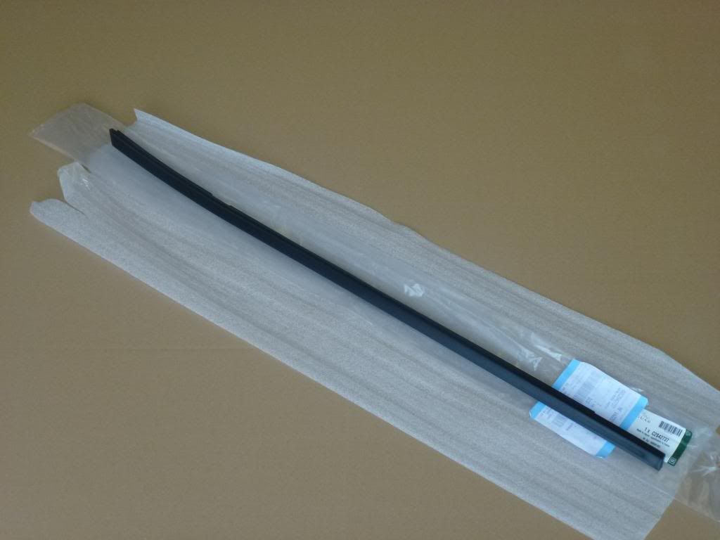 Jaguar X Type Drivers O/S Right Rear Window Waste Seal / Window Trim