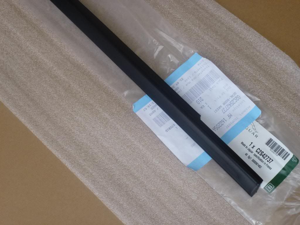 Jaguar X Type Drivers O/S Right Rear Window Waste Seal / Window Trim