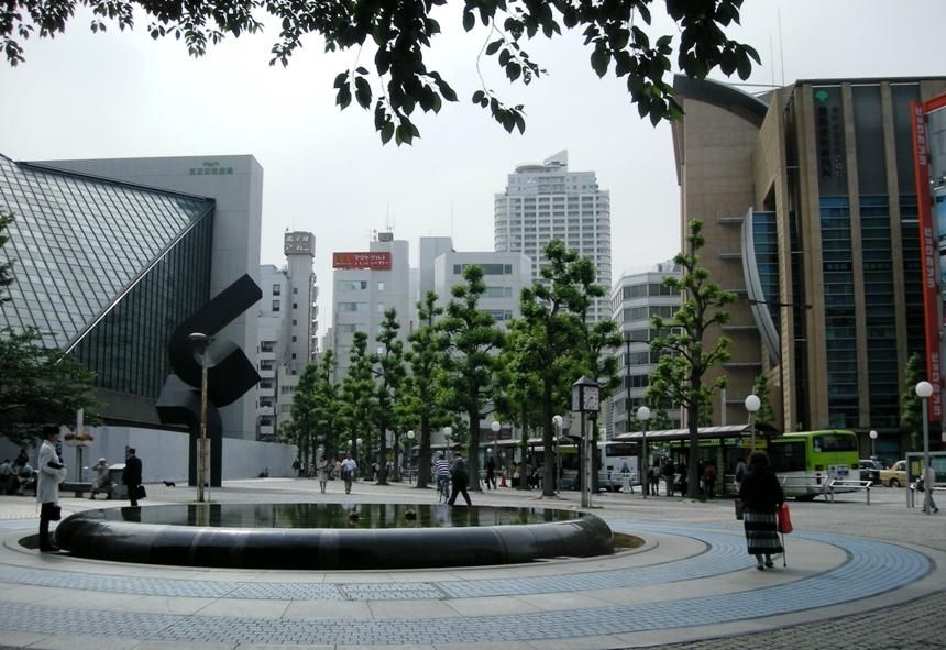 东京池袋“欢乐街”的炸猪排