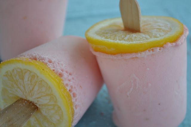 Creamy-Strawberry-Lemonade-Pops