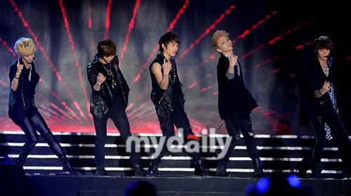 Sao trên thảm đỏ "2011 Hallyu Dream Concert"