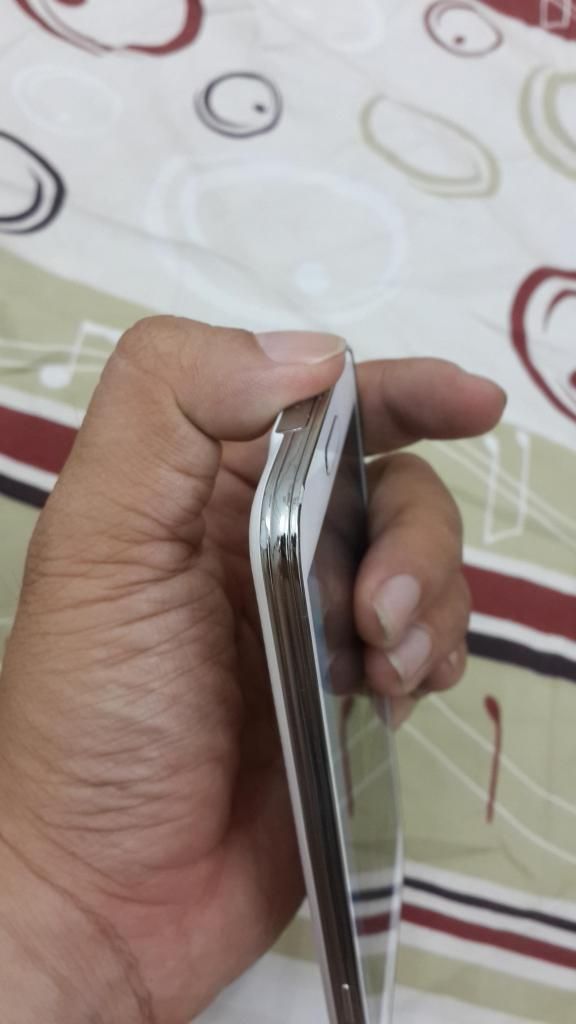 Samsung S5 white, HTC One M7 red 32Gb, LG G Pro lite dual white, flipcover tab S 8.4 - 3