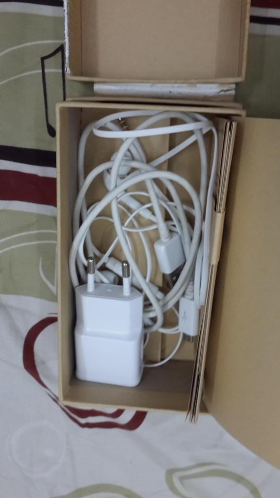 Samsung S5 white, HTC One M7 red 32Gb, LG G Pro lite dual white, flipcover tab S 8.4 - 5