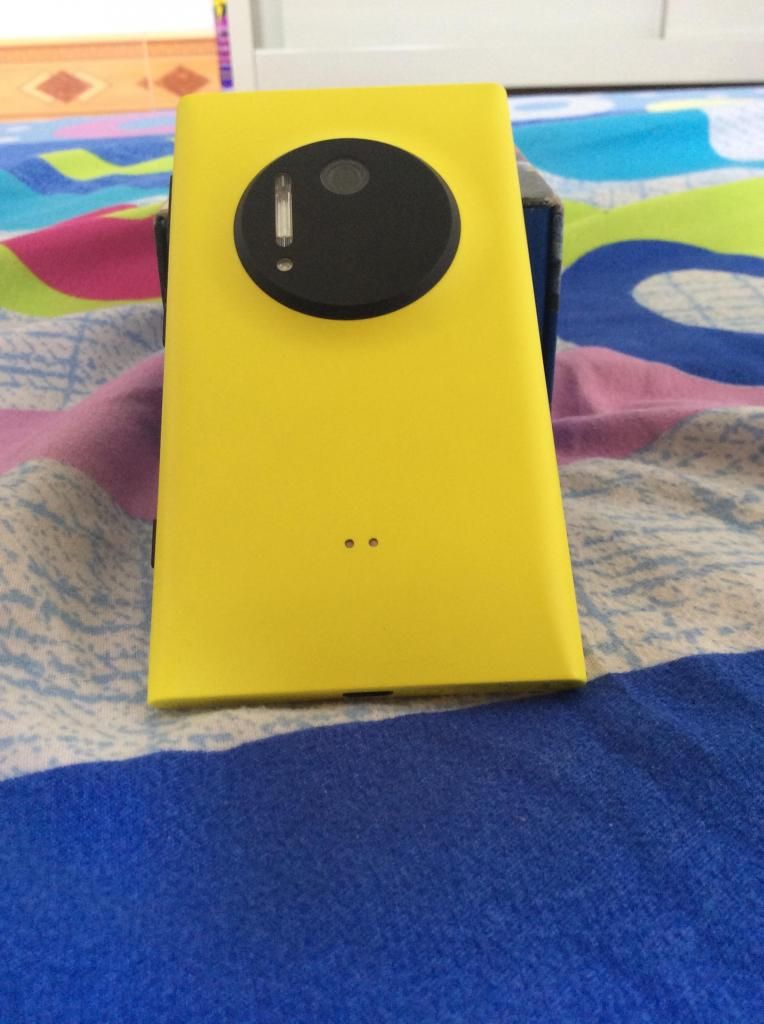 Lumia 1020 vàng mới 99% fullbox BH 10 tháng chính hãng. - 1