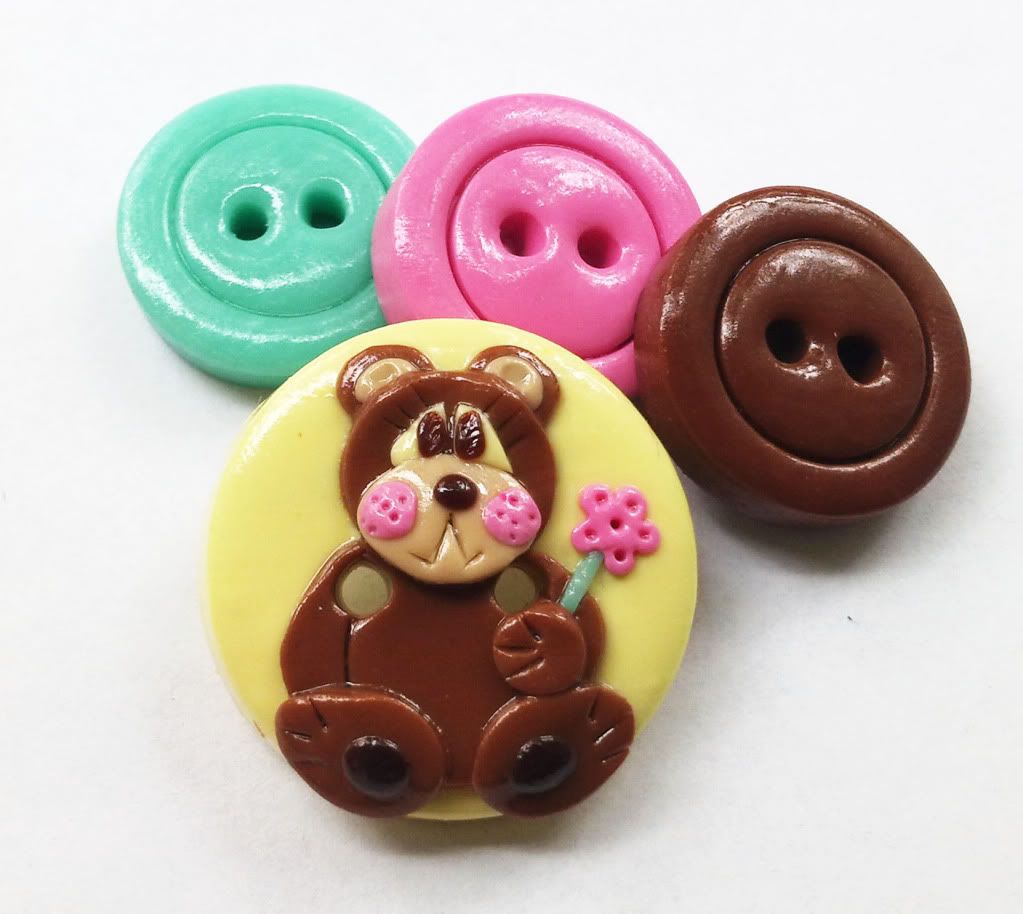 Little shy bear - set of 4 polymer clay buttons