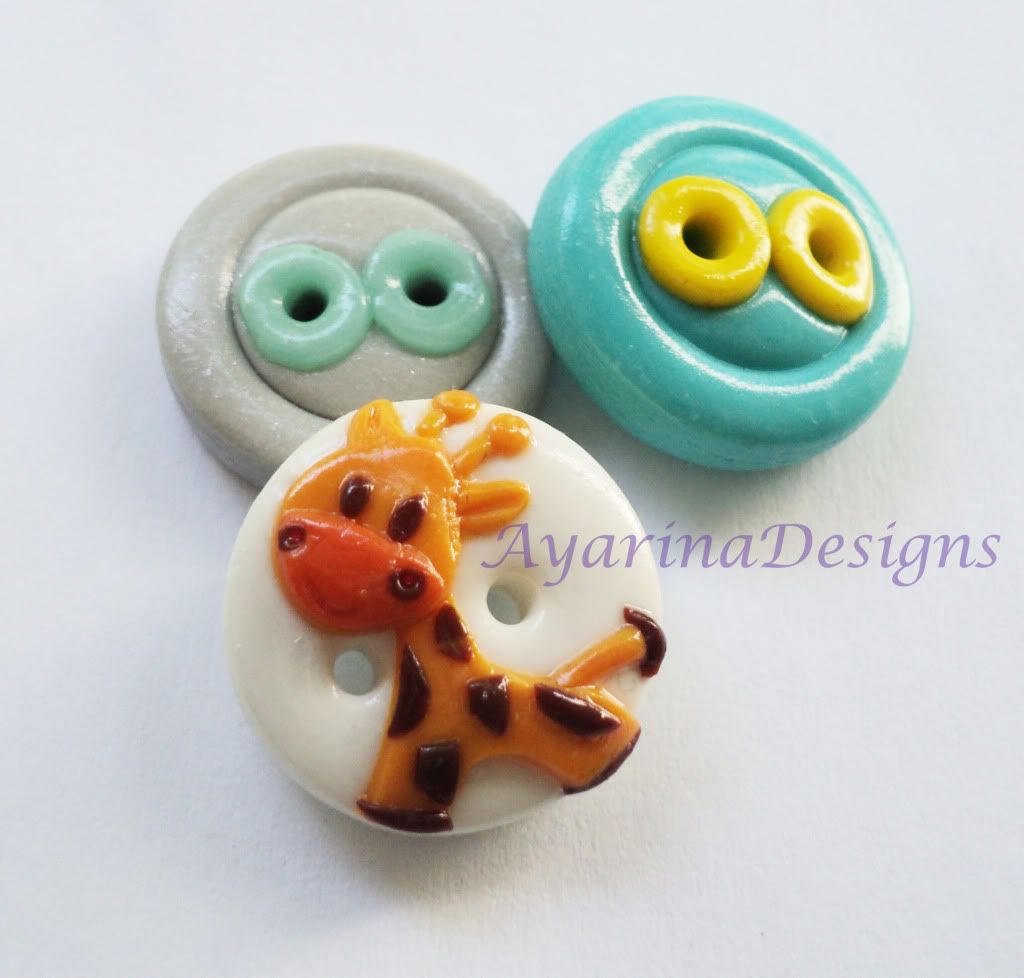 Cute giraffe - set of 3 polymer clay buttons