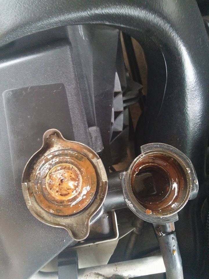 Radiator lid fulll of sludge Just Commodores
