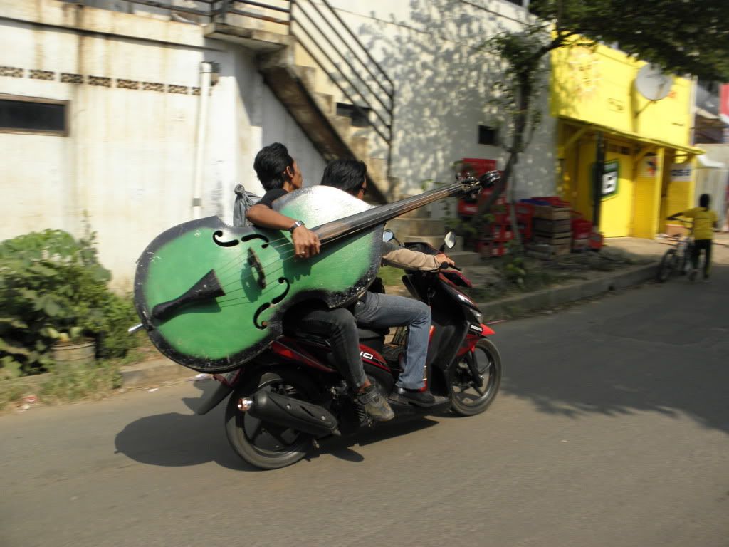 http://i1221.photobucket.com/albums/dd475/FredinIndonesia/Doublebass2.jpg