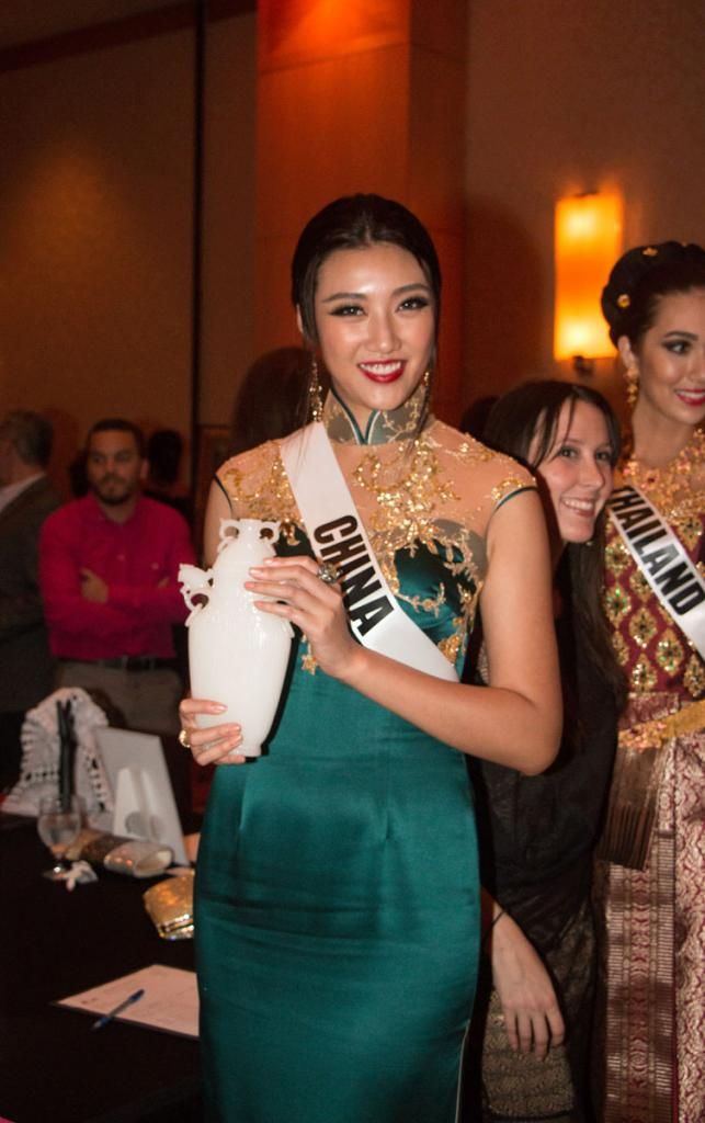 Miss Universe 2014 National Gift Auction China Karen Hu Yanliang