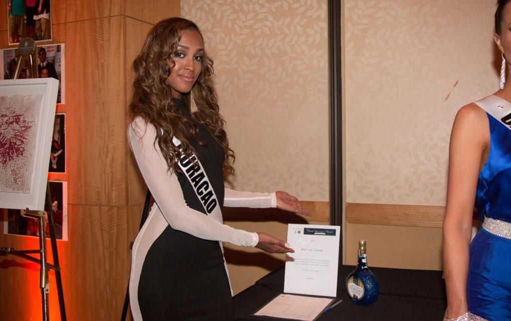 Miss Universe 2014 National Gift Auction Curacao Laurien Angelista
