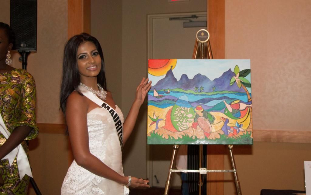 Miss Universe 2014 National Gift Auction Mauritius Pallavi Gungaram