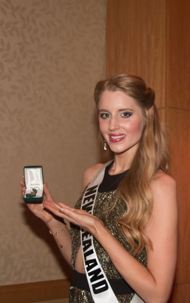 Miss Universe 2014 National Gift Auction New Zealand Rachel Millns