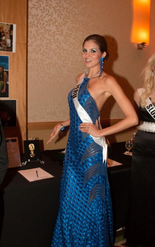 Miss Universe 2014 National Gift Auction Peru Jimena Espinoza Vecco