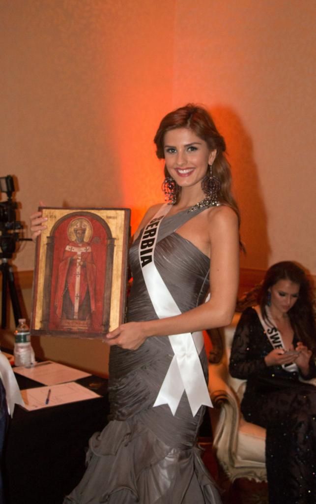 Miss Universe 2014 National Gift Auction Serbia Andjelka Tomašević