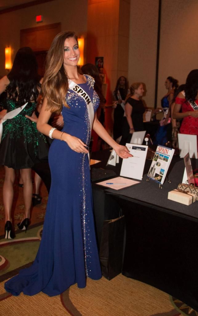 Miss Universe 2014 National Gift Auction Spain Desirée Cordero